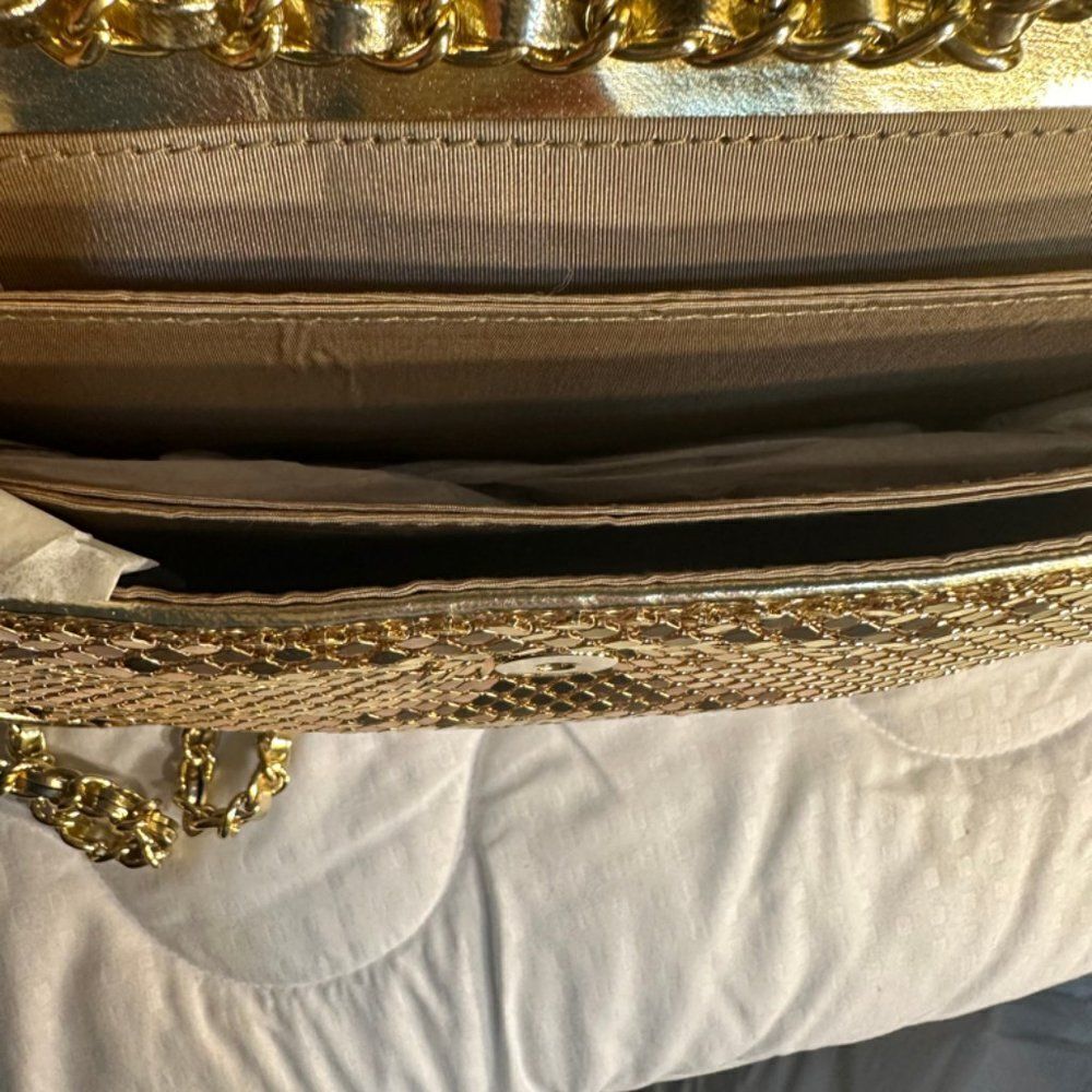 Gold flashy cross body purse - Picture 8 of 11